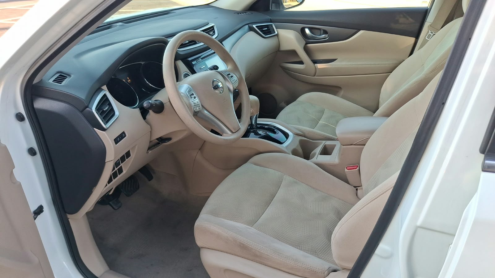 Used 2015 Nissan Rogue SV w/ SV Moonroof Package FWD image 8