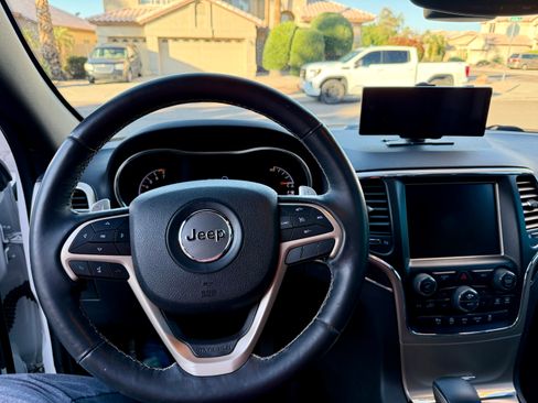 Used 2017 Jeep Grand Cherokee Limited w/ Luxury Group II image 8