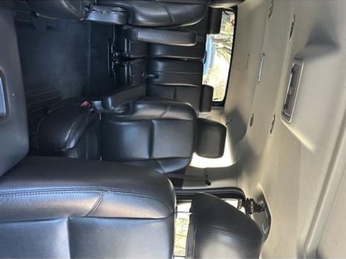 Used 2014 Chevrolet Suburban LTZ image 4