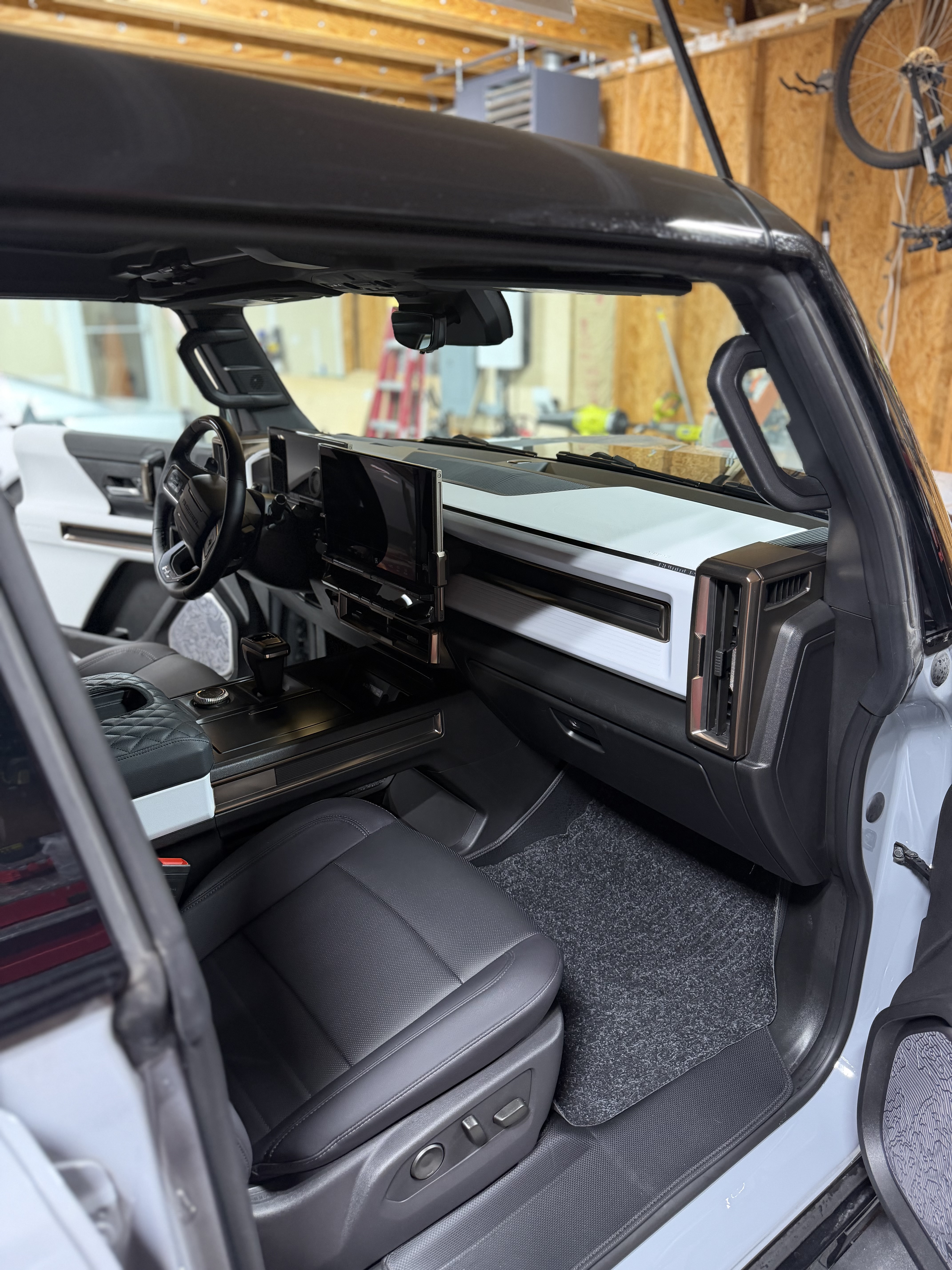 Used 2025 GMC Hummer EV 3X AWD/4WD image 16