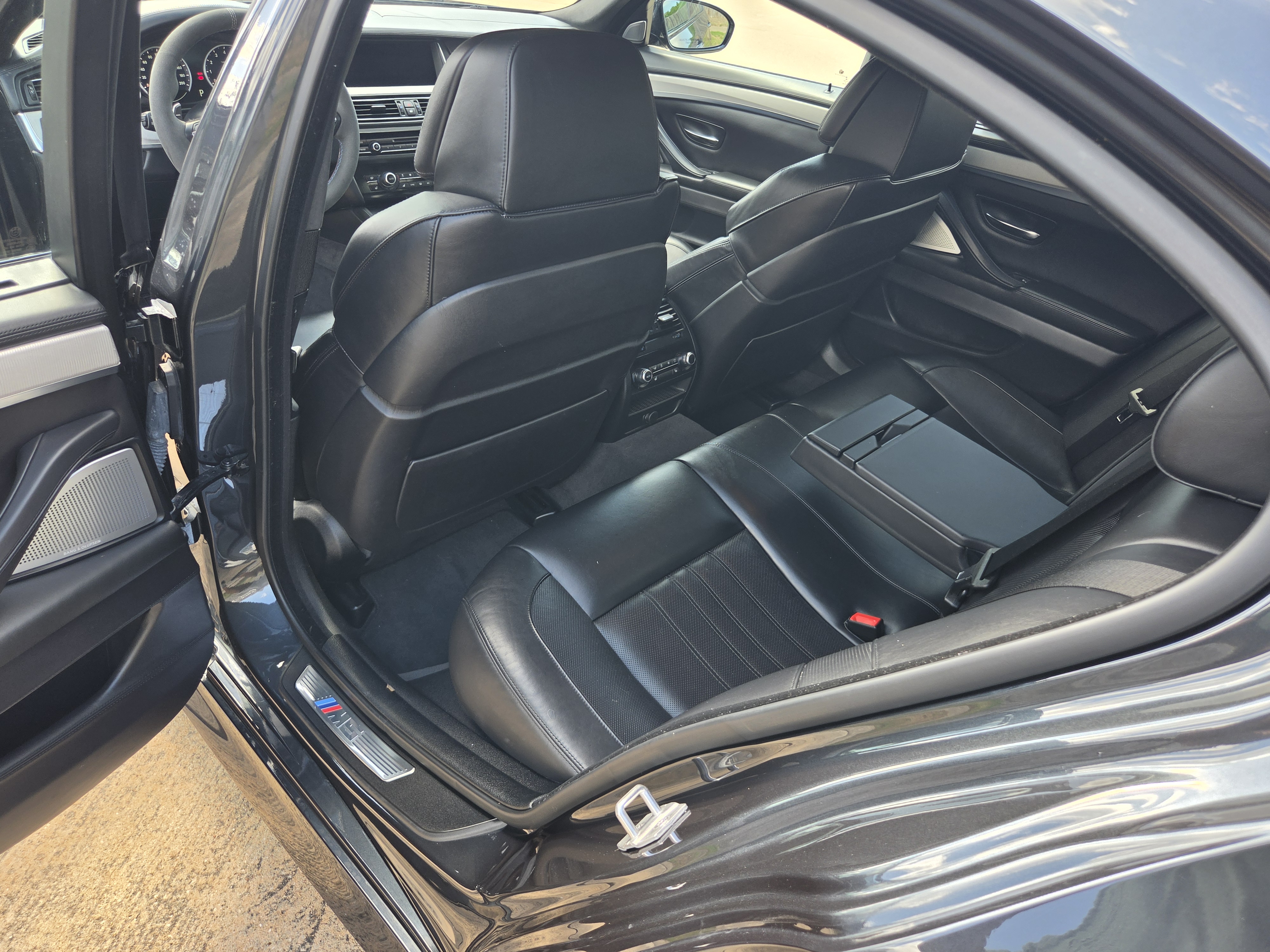 Used 2015 BMW M5 RWD image 8