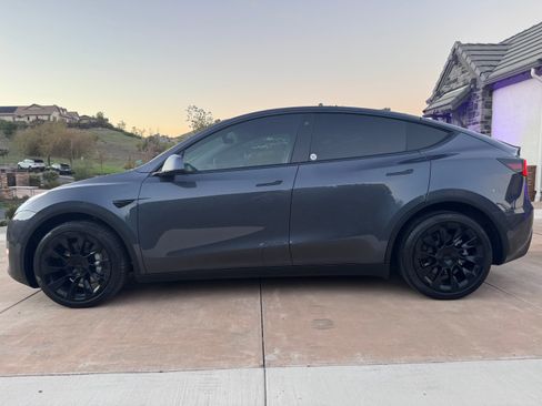 Used 2022 Tesla Model Y Long Range image 20