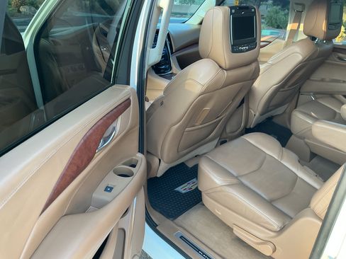 Used 2016 Cadillac Escalade ESV Platinum AWD/4WD image 10