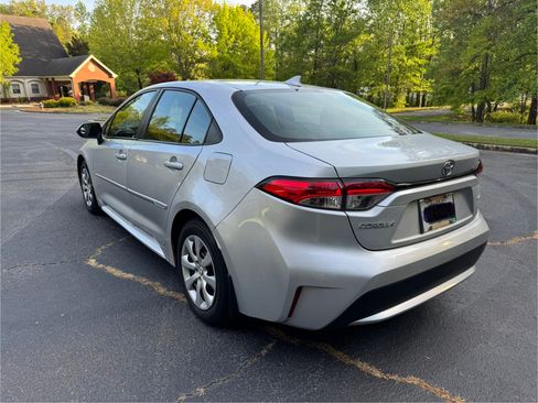 Used 2020 Toyota Corolla LE image 5