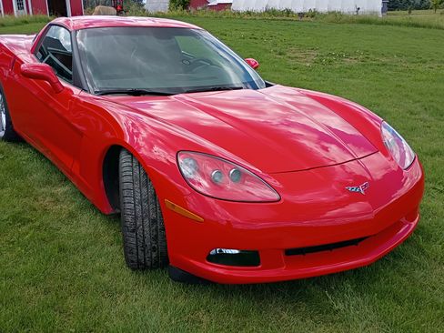 Used 2010 Chevrolet Corvette Coupe w/ 1LT RWD image 4