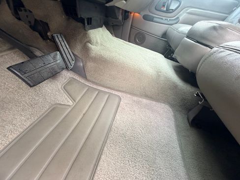 Used 1999 Chevrolet Suburban 4WD w/ Preferred Equipment Group 3 image 21