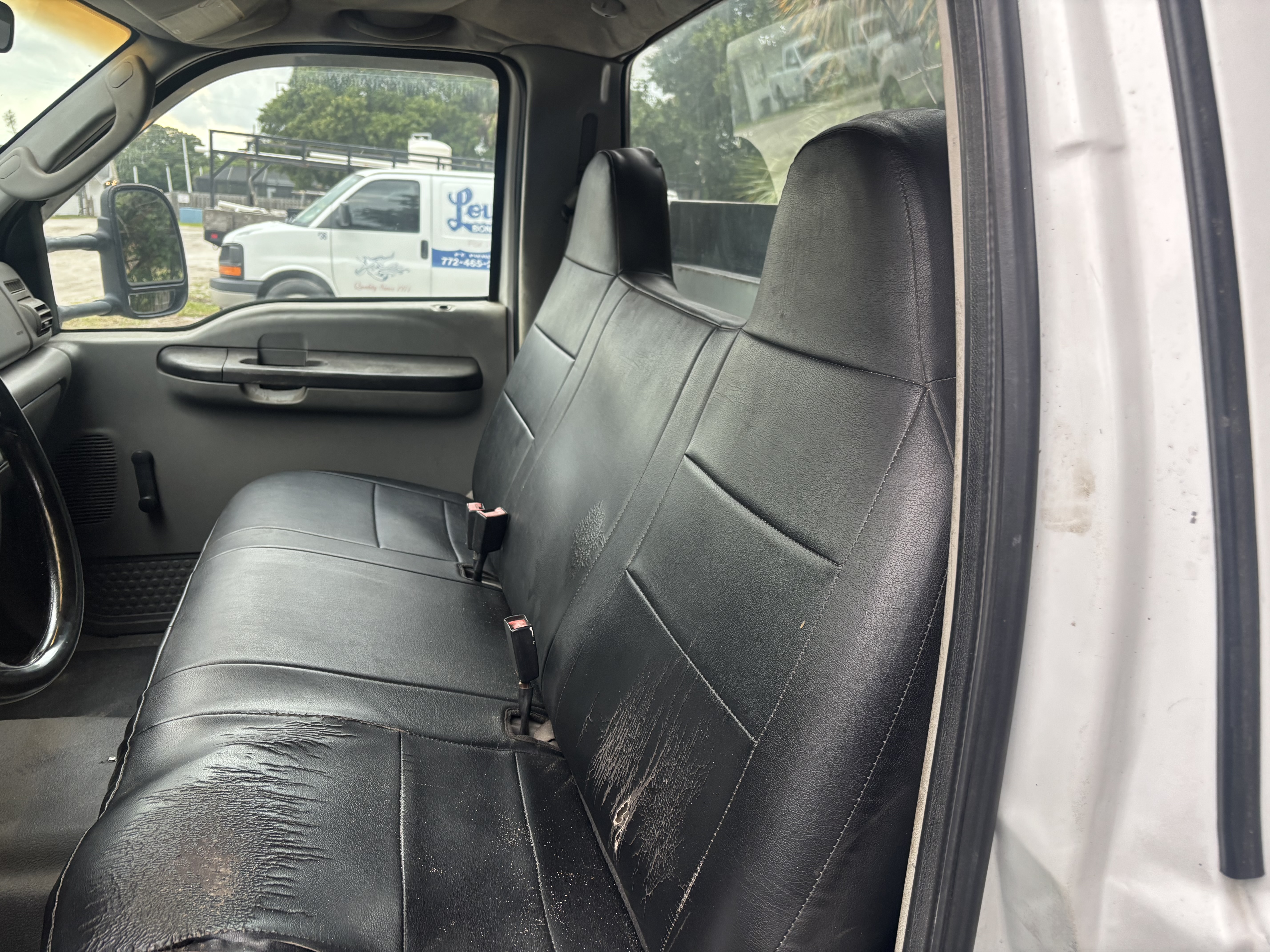 Used 2005 Ford F350 2WD Regular Cab DRW Super Duty image 9