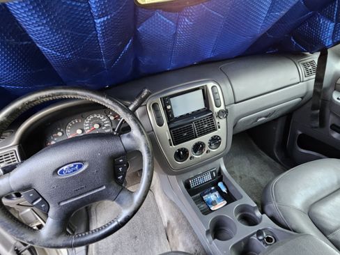 Used 2003 Ford Explorer XLT image 13