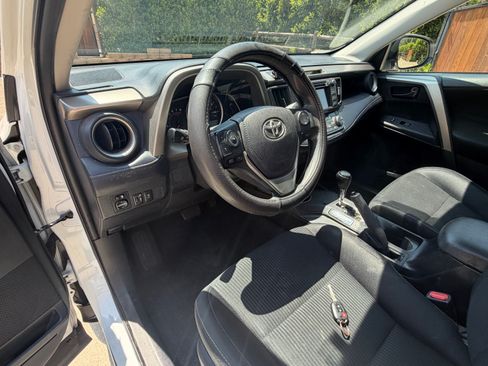 Used 2013 Toyota RAV4 XLE FWD image 17