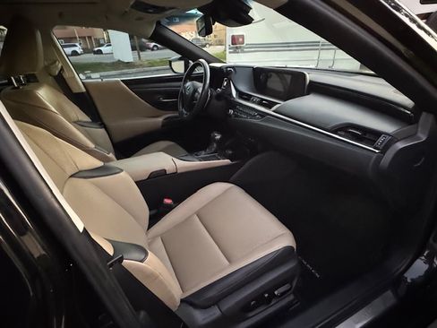 Used 2021 Lexus ES 300h w/ Premium Package image 12