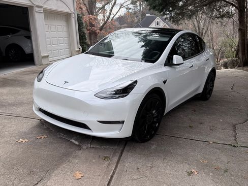 Used 2022 Tesla Model Y Performance image 15