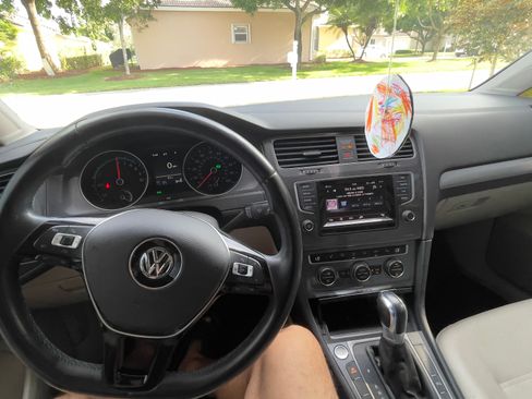 Used 2015 Volkswagen e-Golf SEL Premium FWD image 9