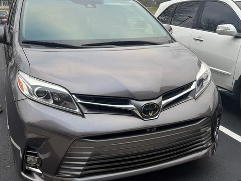 Used 2019 Toyota Sienna Limited Premium image 1
