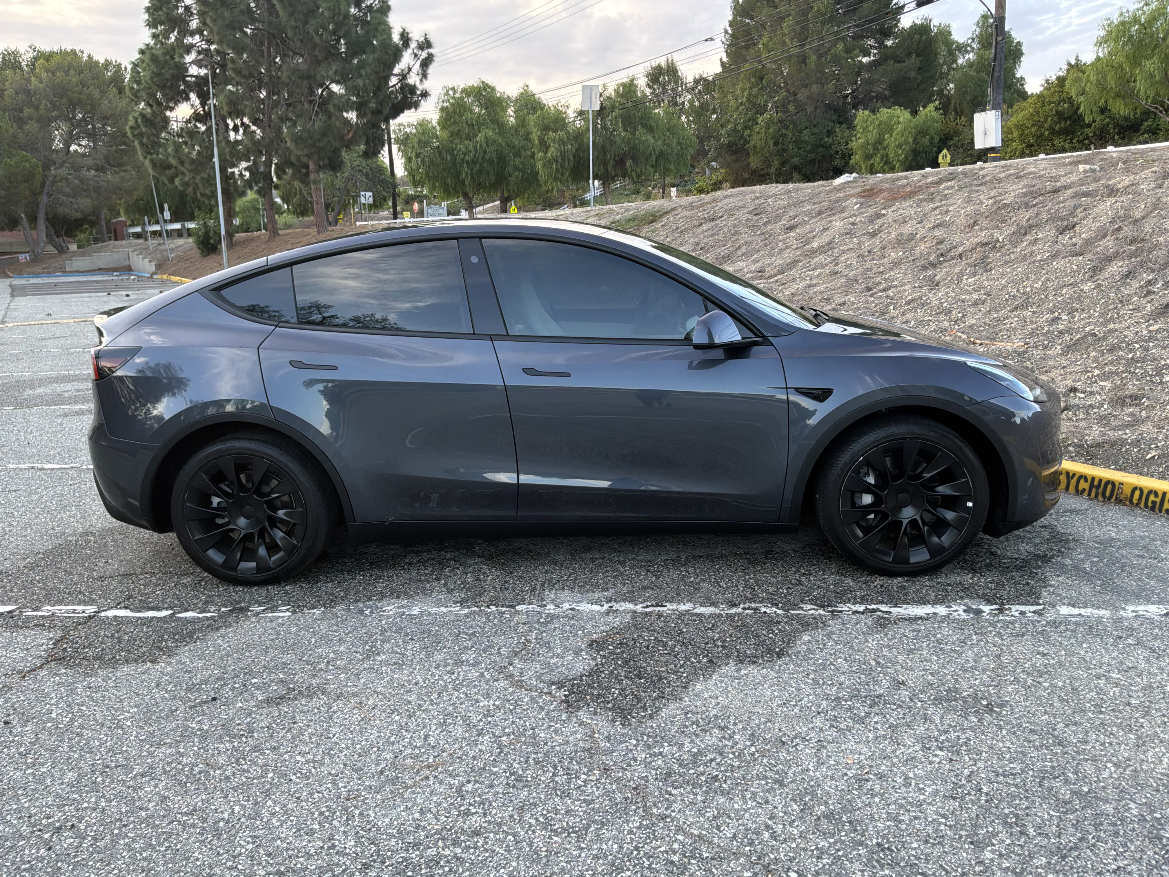 Used 2022 Tesla Model Y Long Range AWD/4WD image 4