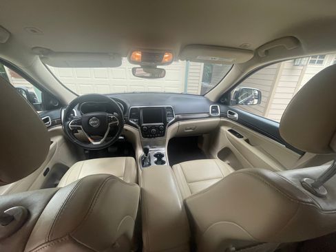 Used 2017 Jeep Grand Cherokee Limited AWD/4WD image 10