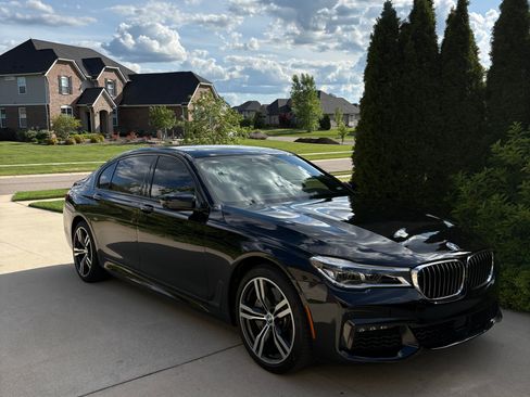 Used 2019 BMW 750i w/ M Sport Package RWD image 1