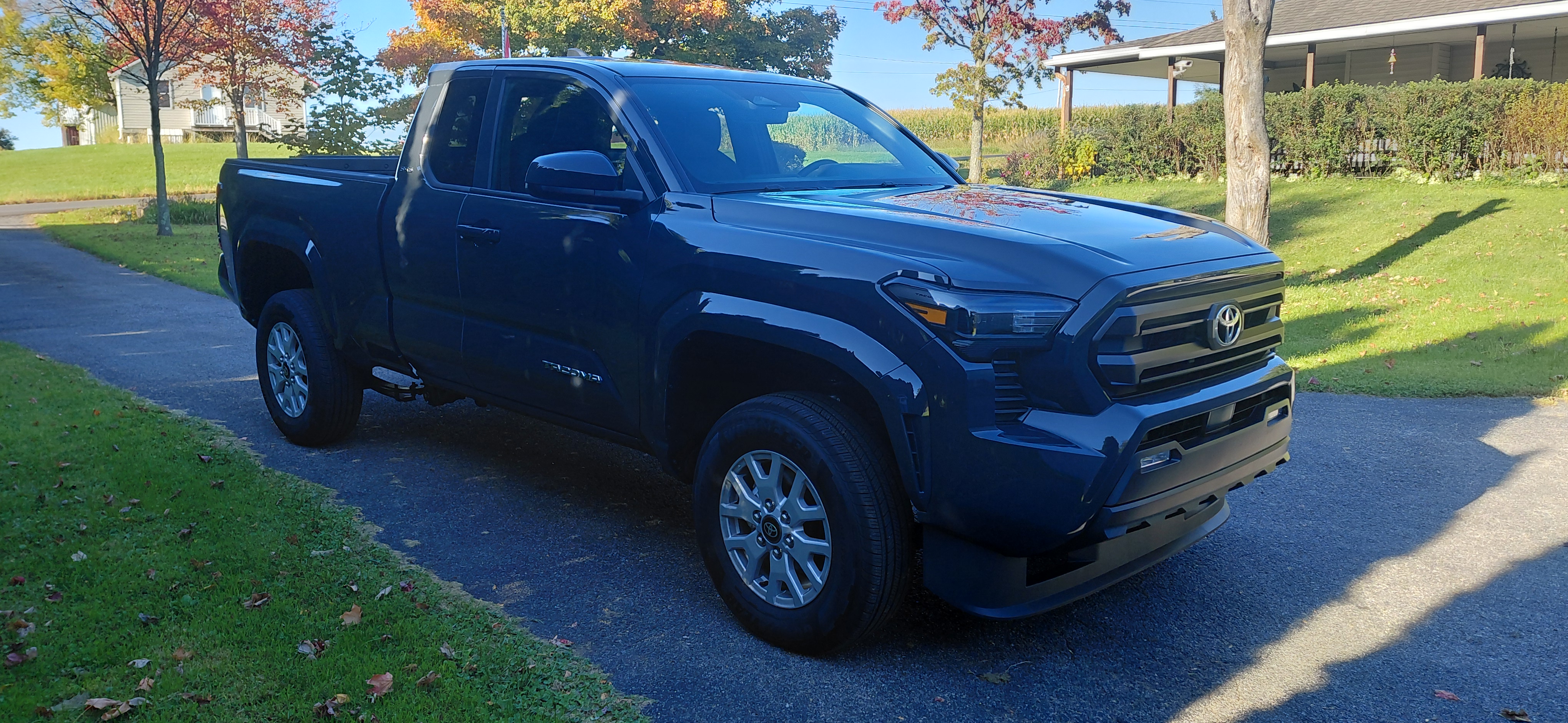 Used 2026 Toyota Tacoma SR5 AWD/4WD image 4