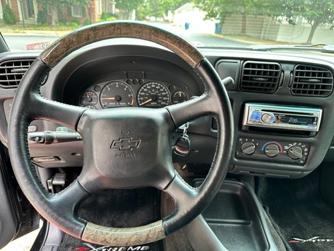 Used 2002 Chevrolet S10 Pickup LS w/ LS Preferred Equipment Group image 9