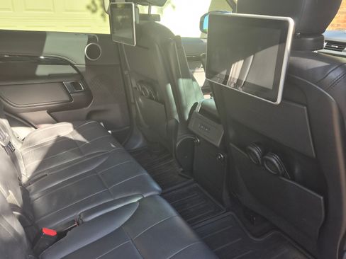 Used 2018 Land Rover Discovery SE image 20