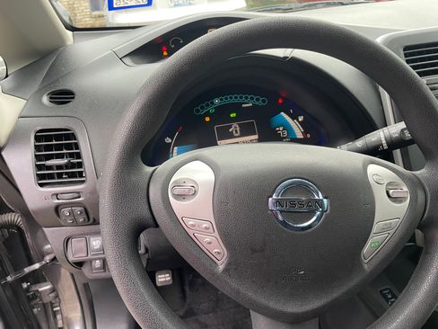 Used 2017 Nissan Leaf S image 13