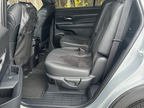 Used 2025 Toyota Grand Highlander AWD Hybrid image 10