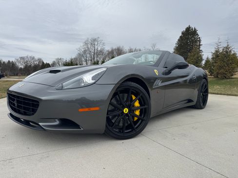Used 2010 Ferrari California image 13