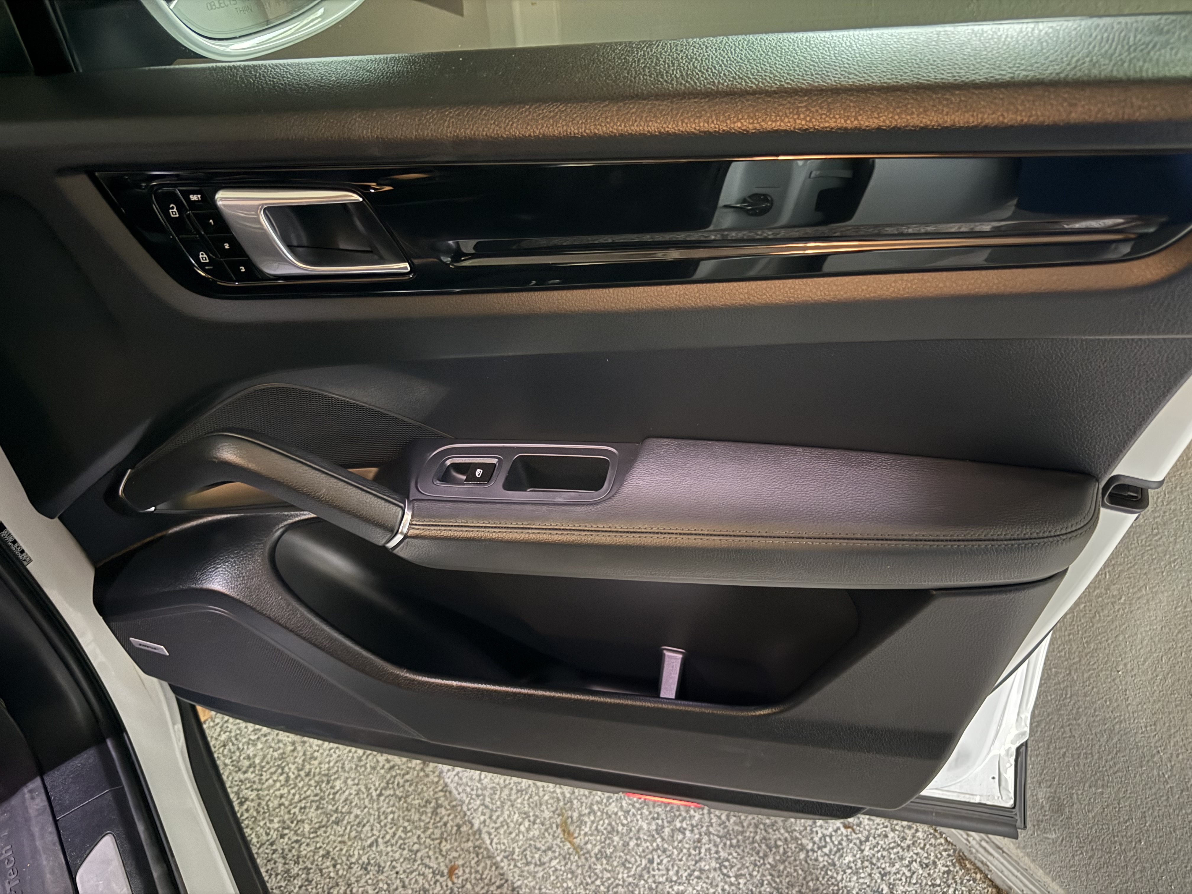 Used 2019 Porsche Cayenne AWD/4WD image 12