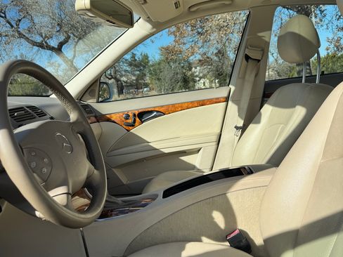 Used 2005 Mercedes-Benz E 320 CDI Sedan image 8