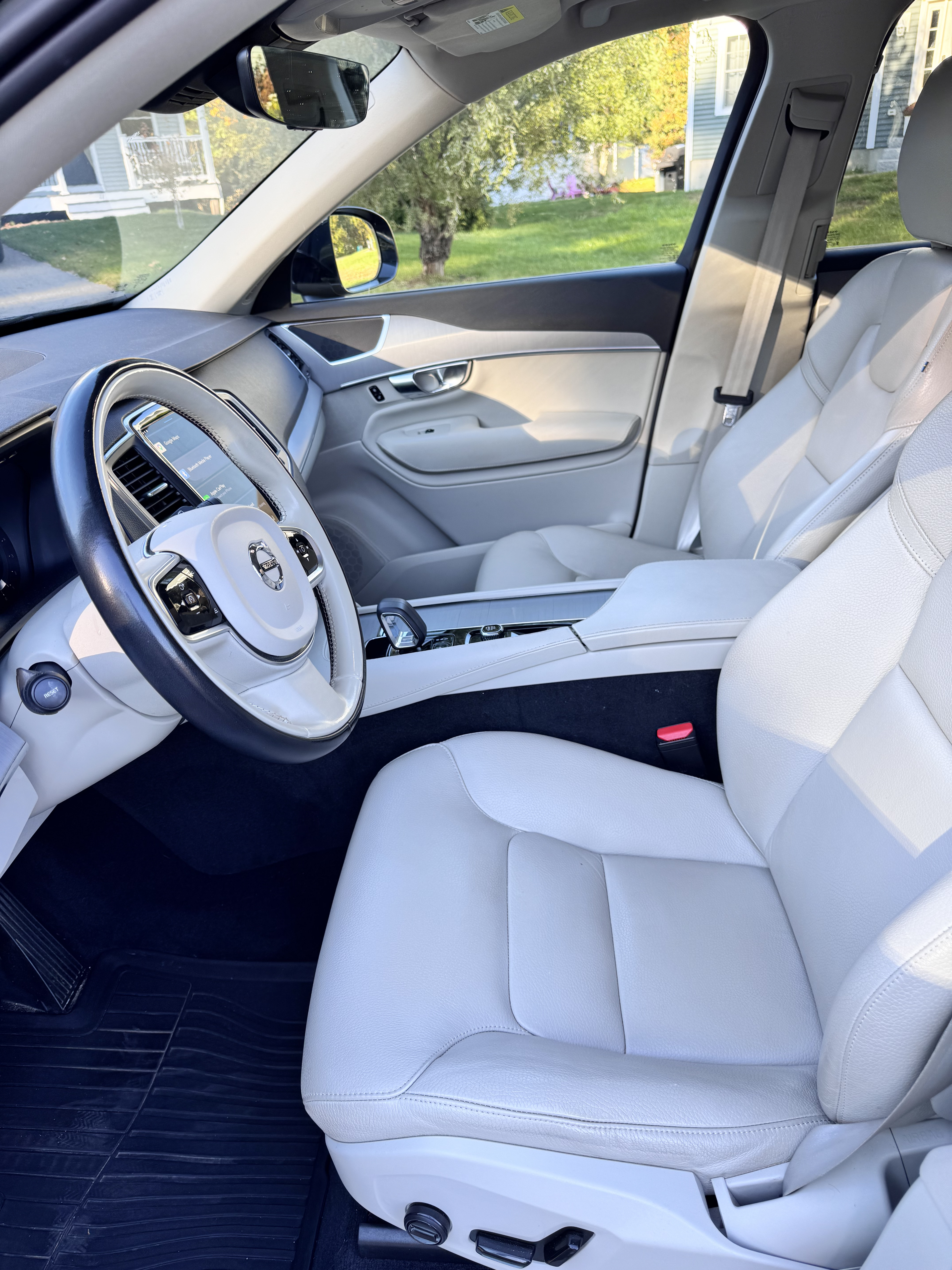 Used 2023 Volvo XC90 B5 Core w/ Protection Package Premier AWD/4WD image 9