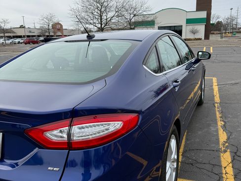 Used 2016 Ford Fusion SE image 2