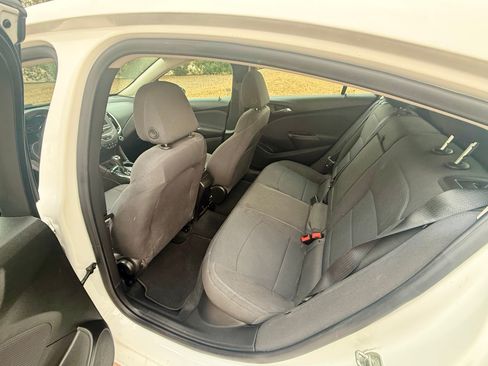 Used 2018 Chevrolet Cruze LT image 9