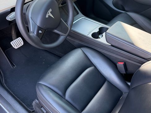 Used 2022 Tesla Model Y Performance image 4