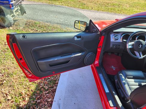 Used 2005 Ford Mustang GT Premium image 9