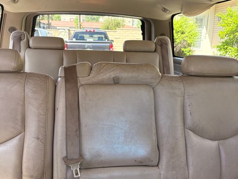 Used 2004 Chevrolet Suburban LT w/ Preferred Equipment Group image 5