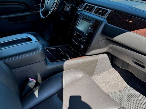 Used 2014 GMC Sierra 2500 Denali w/ Suspension Package, Off-Road image 9