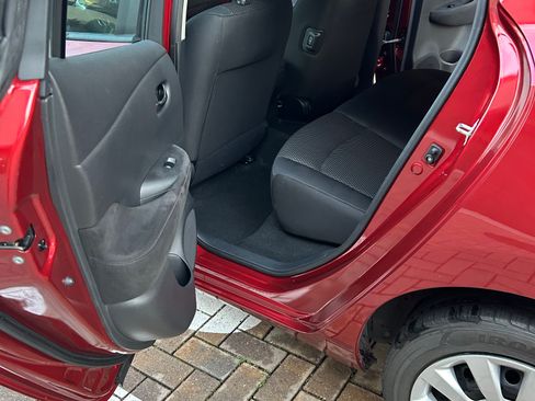 Used 2013 Nissan Leaf S image 4