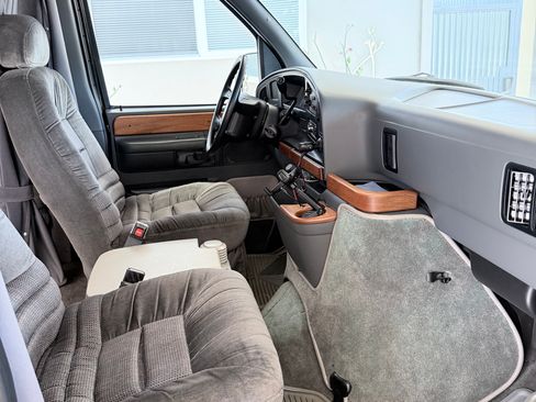 Used 1996 Ford E-150 and Econoline 150 RWD image 22