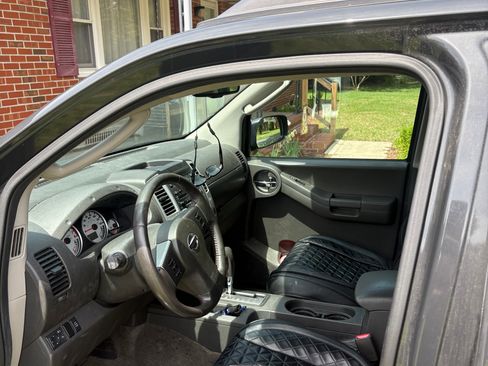 Used 2011 Nissan Xterra PRO-4X w/ Pro-4x Leather Pkg AWD/4WD image 8
