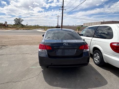 Used 2013 Subaru Legacy 2.5i Premium w/ All-Weather Pkg AWD/4WD image 8