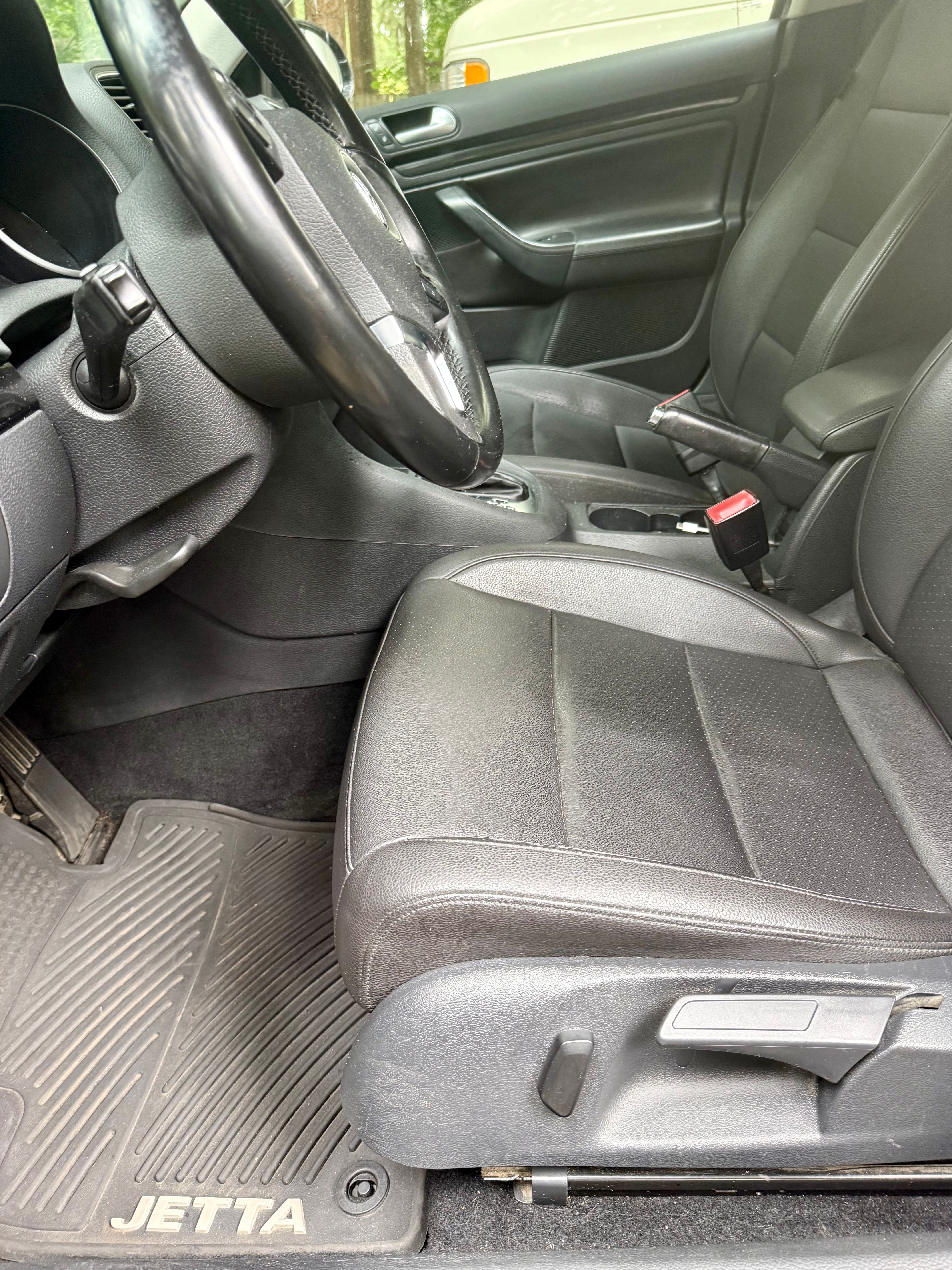 Used 2013 Volkswagen Jetta SE FWD image 16