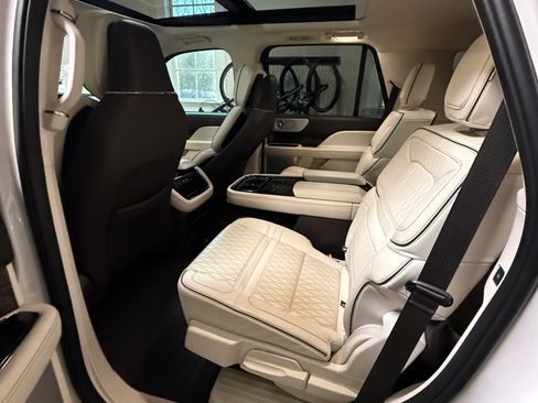 Used 2024 Lincoln Navigator Black Label image 8