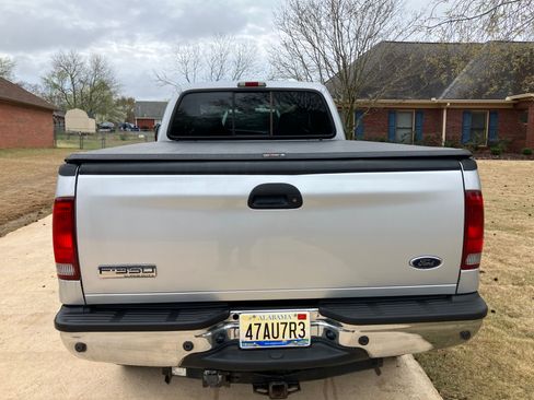 Used 2005 Ford F350 Lariat image 5