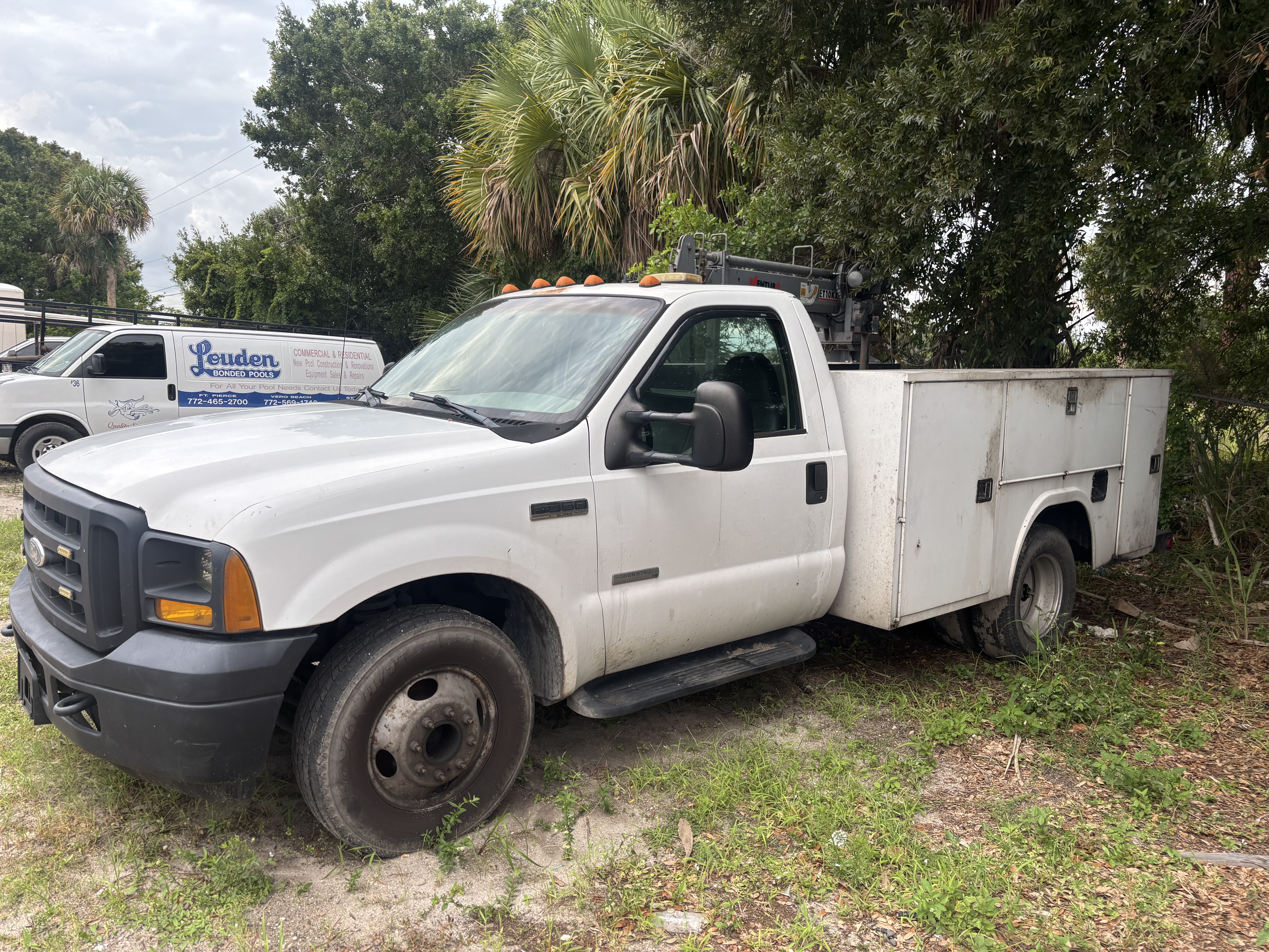 Used 2005 Ford F350 2WD Regular Cab DRW Super Duty image 4