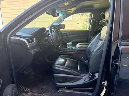 Used 2019 Chevrolet Tahoe LT w/ RST Edition RWD image 6