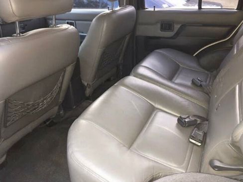 Used 1995 Nissan Pathfinder SE image 4