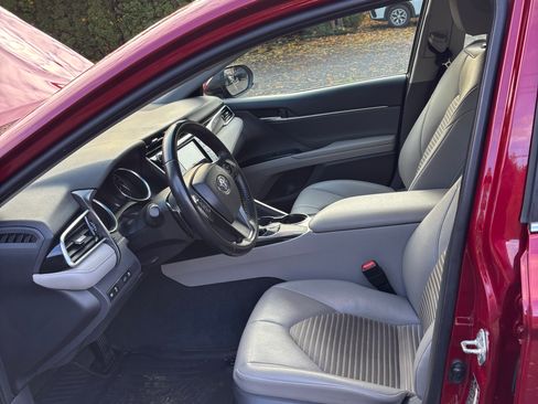 Used 2018 Toyota Camry SE image 9