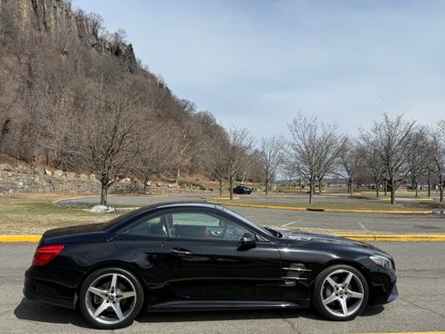 Used 2018 Mercedes-Benz SL 550 image 15