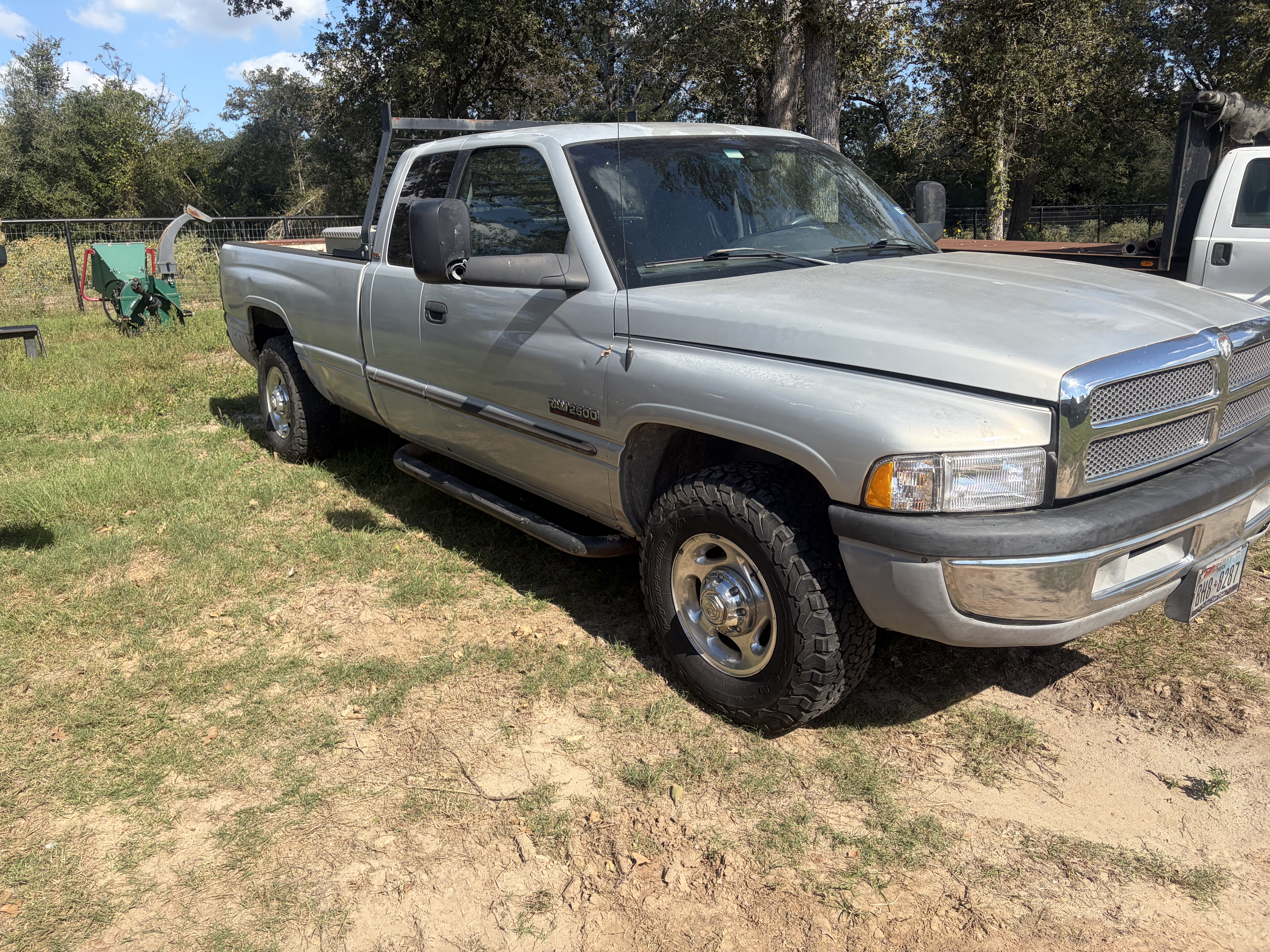 Used 2000 Dodge Ram 2500 Truck 2WD Quad Cab image 2
