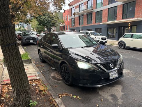 Used 2016 Nissan Sentra S FWD image 11