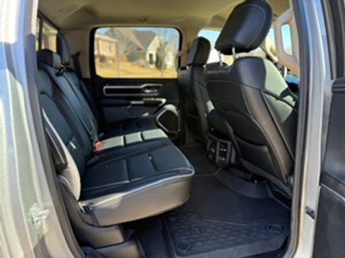 Used 2021 RAM 1500 Laramie AWD/4WD image 9